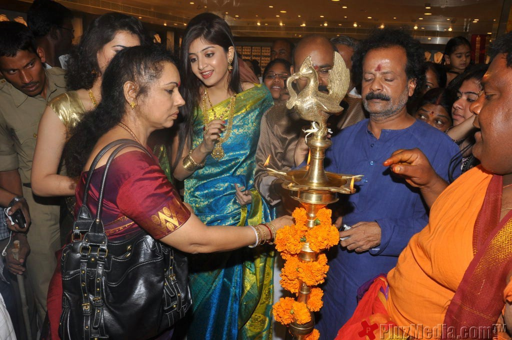 Archana, Poonam Kaur Inaugurate CMR Shopping Mall - Gallery | Picture 91436